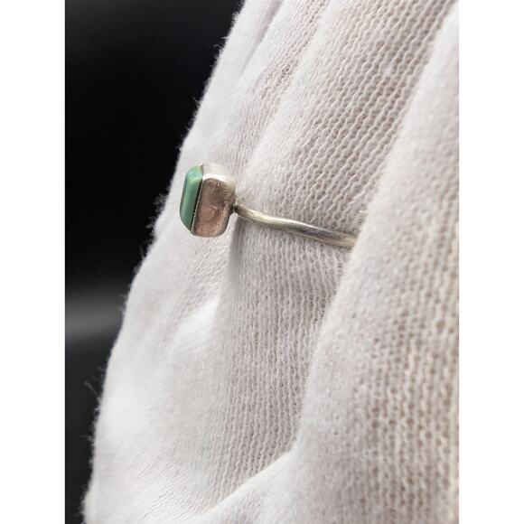 Vintage Dainty 925 Sterling Silver Minimalist Square Turquoise Bezel Set Ring - Picture 3 of 8